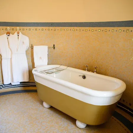 Chateau Origny - Moulins 4*