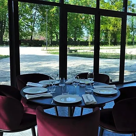 Chateau Origny - Moulins Bed & Breakfast